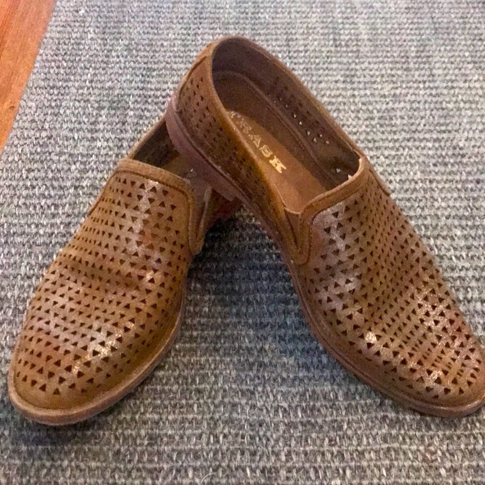 WOMENS TRASK SLIP ONS SIZE 7